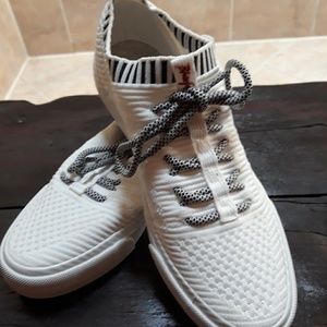 Blowfish white tennis shoes (Malibu)